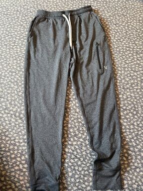 Vuori Men's GrayZip-Pocket Knit Jogger Pants